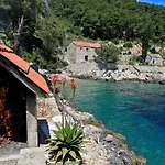 Robinson Artemis * Vela Luka