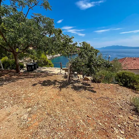 Robinson Artemis * Vela Luka