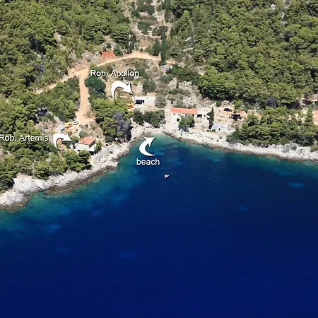 Robinson Artemis * Vela Luka