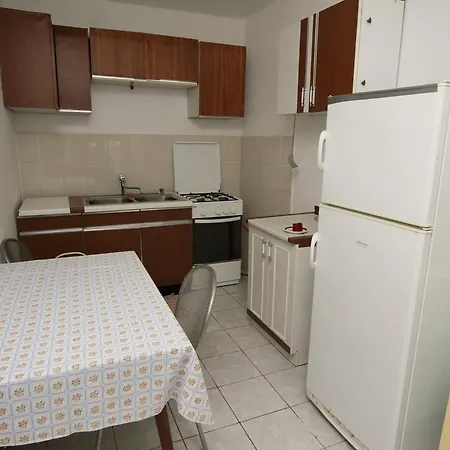 Robinson Artemis * Vela Luka