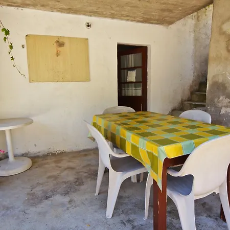 Robinson Artemis * Vela Luka