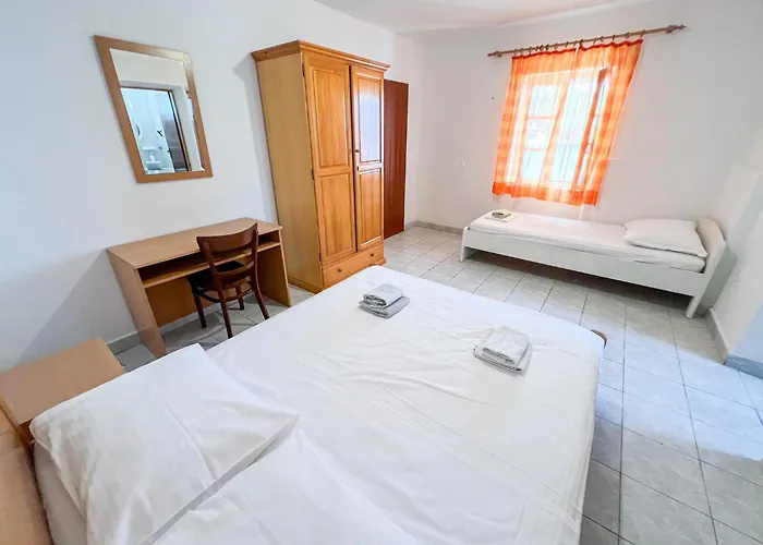 Robinson Artemis Apartament *