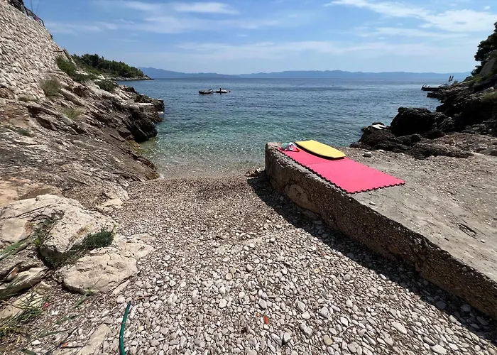 Robinson Artemis * Vela Luka