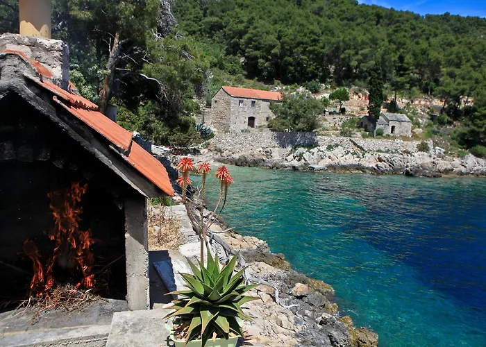 Robinson Artemis * Vela Luka